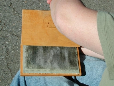 Right card turned so handles are near each other