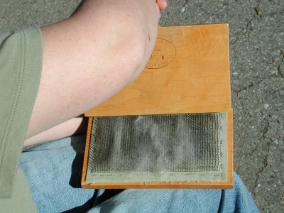 Right card turned so handles are near each other